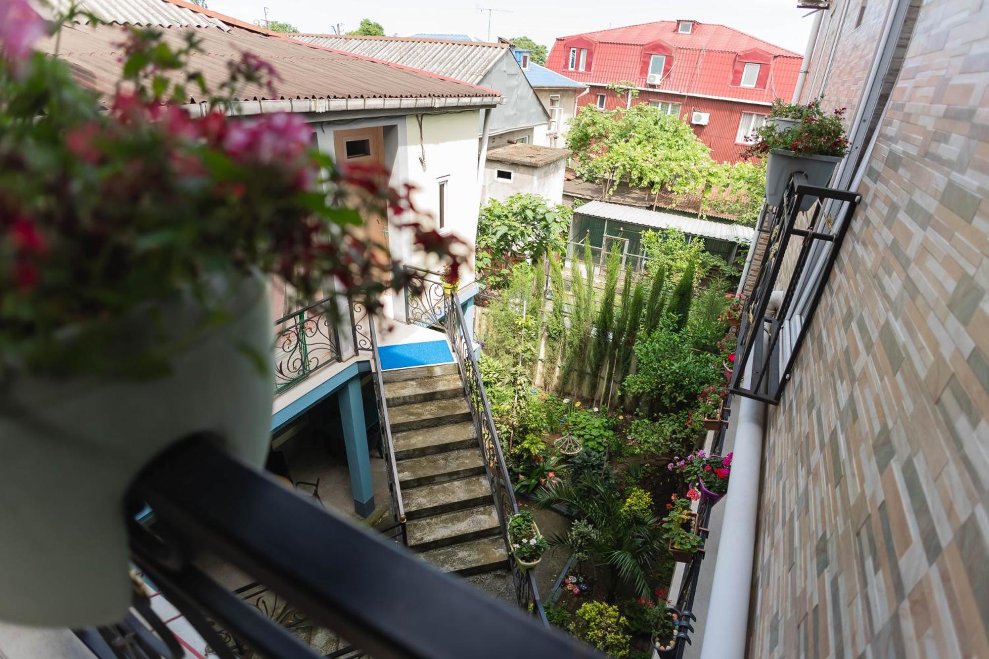 Guest House Ocean Force Батуми Екстериор снимка