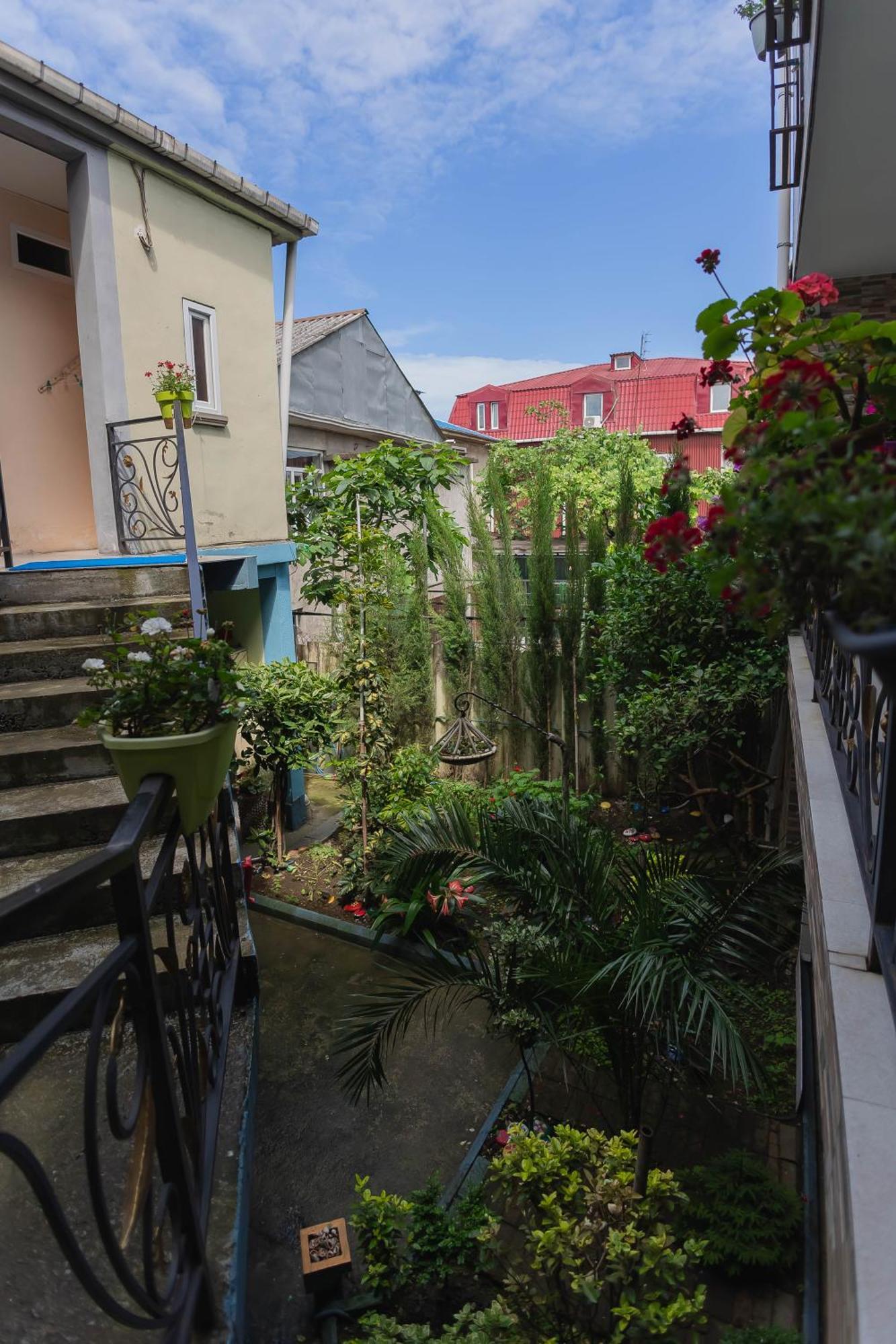 Guest House Ocean Force Батуми Екстериор снимка