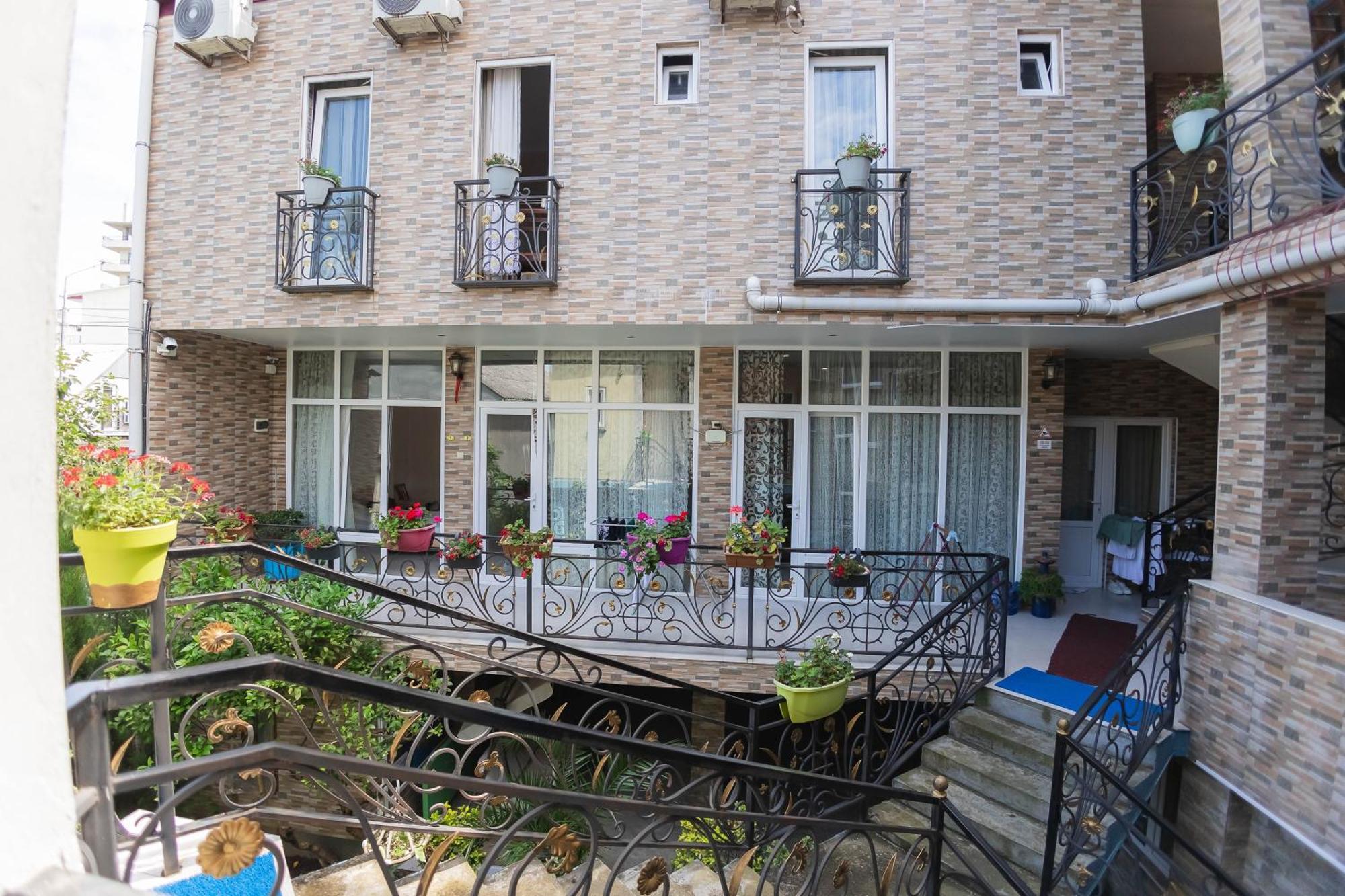 Guest House Ocean Force Батуми Екстериор снимка