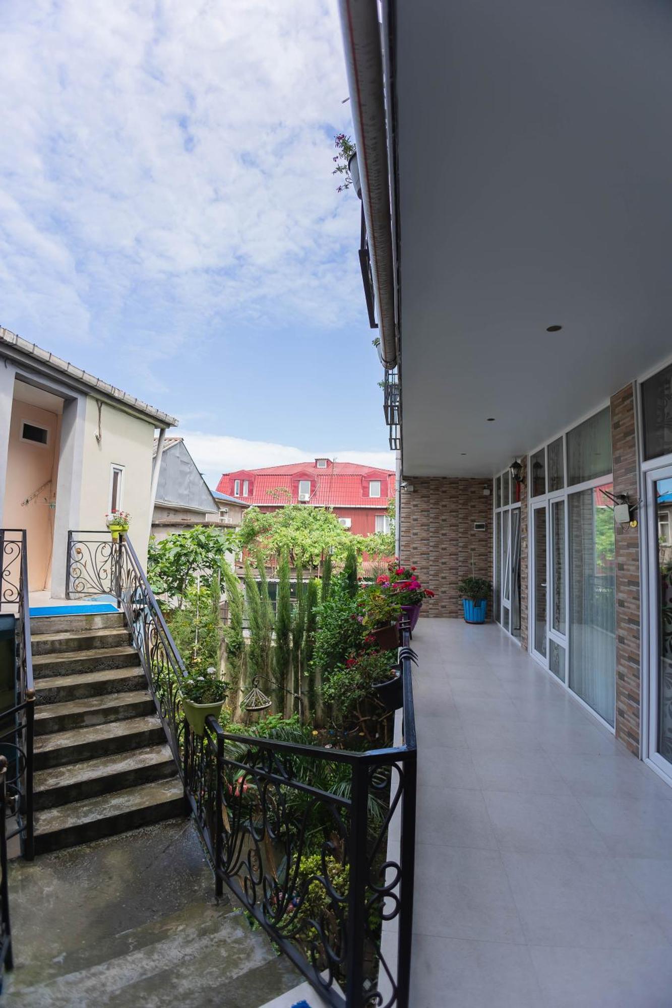 Guest House Ocean Force Батуми Екстериор снимка