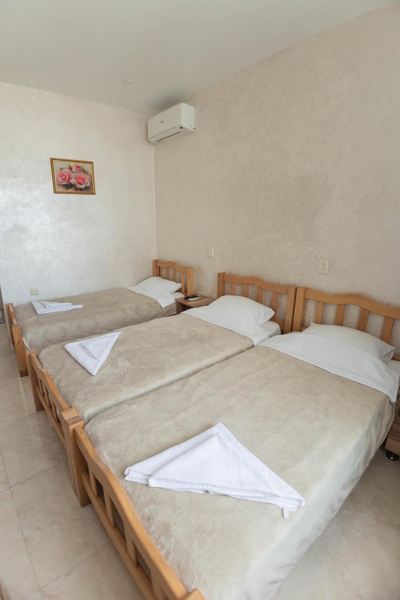 Guest House Ocean Force Батуми Екстериор снимка