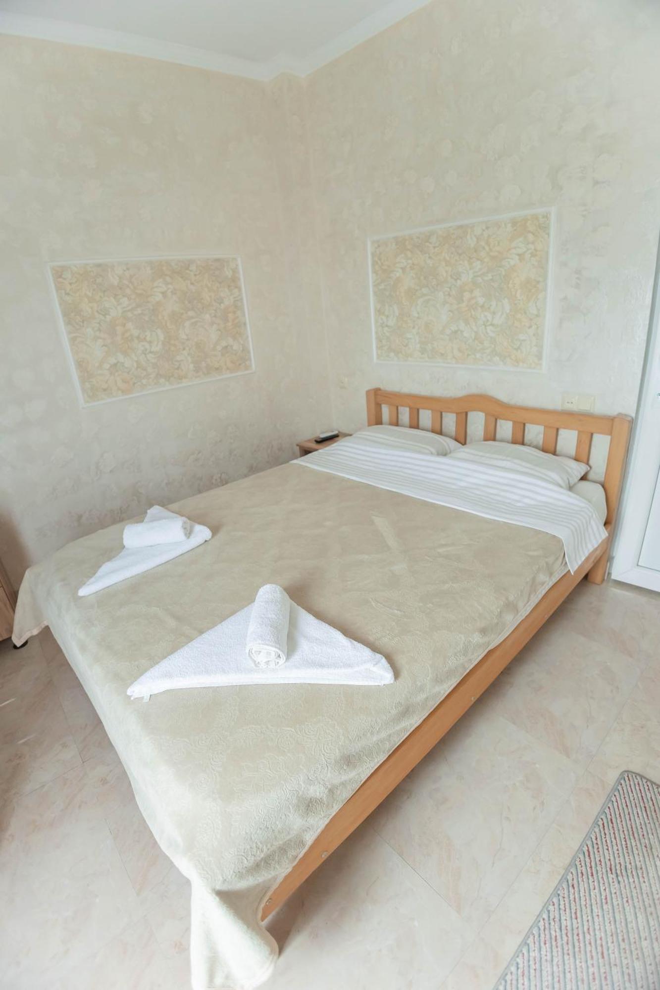 Guest House Ocean Force Батуми Екстериор снимка