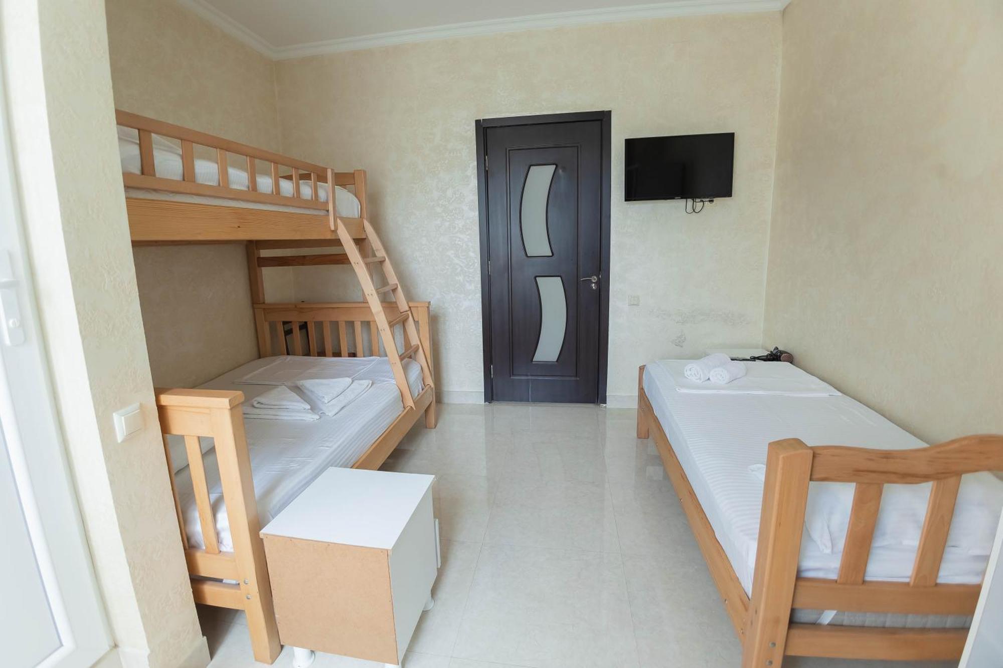 Guest House Ocean Force Батуми Екстериор снимка