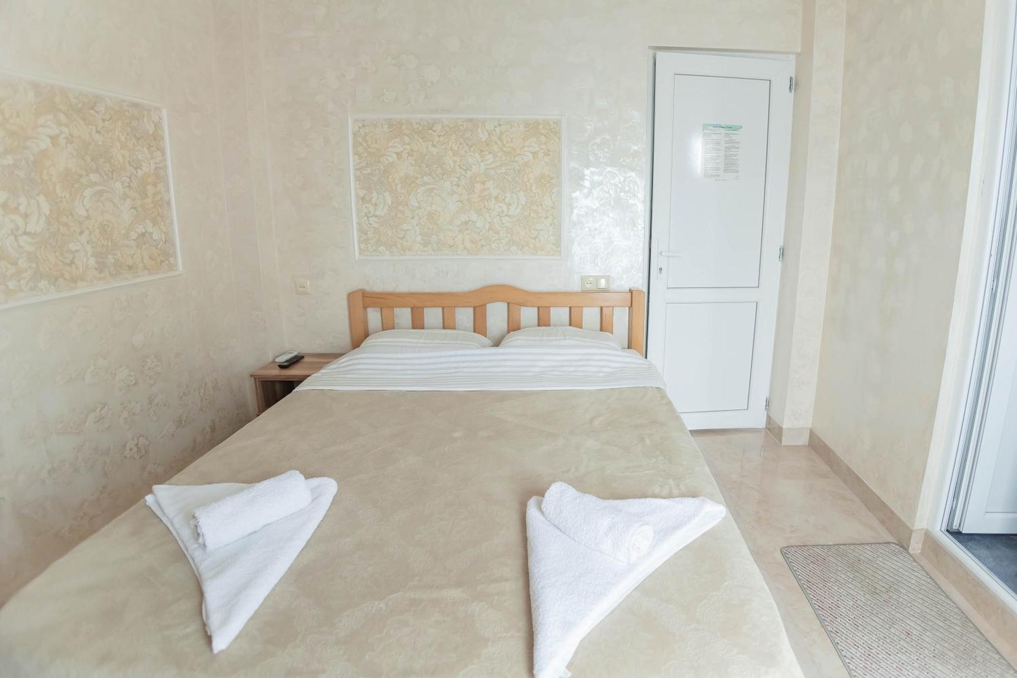 Guest House Ocean Force Батуми Екстериор снимка