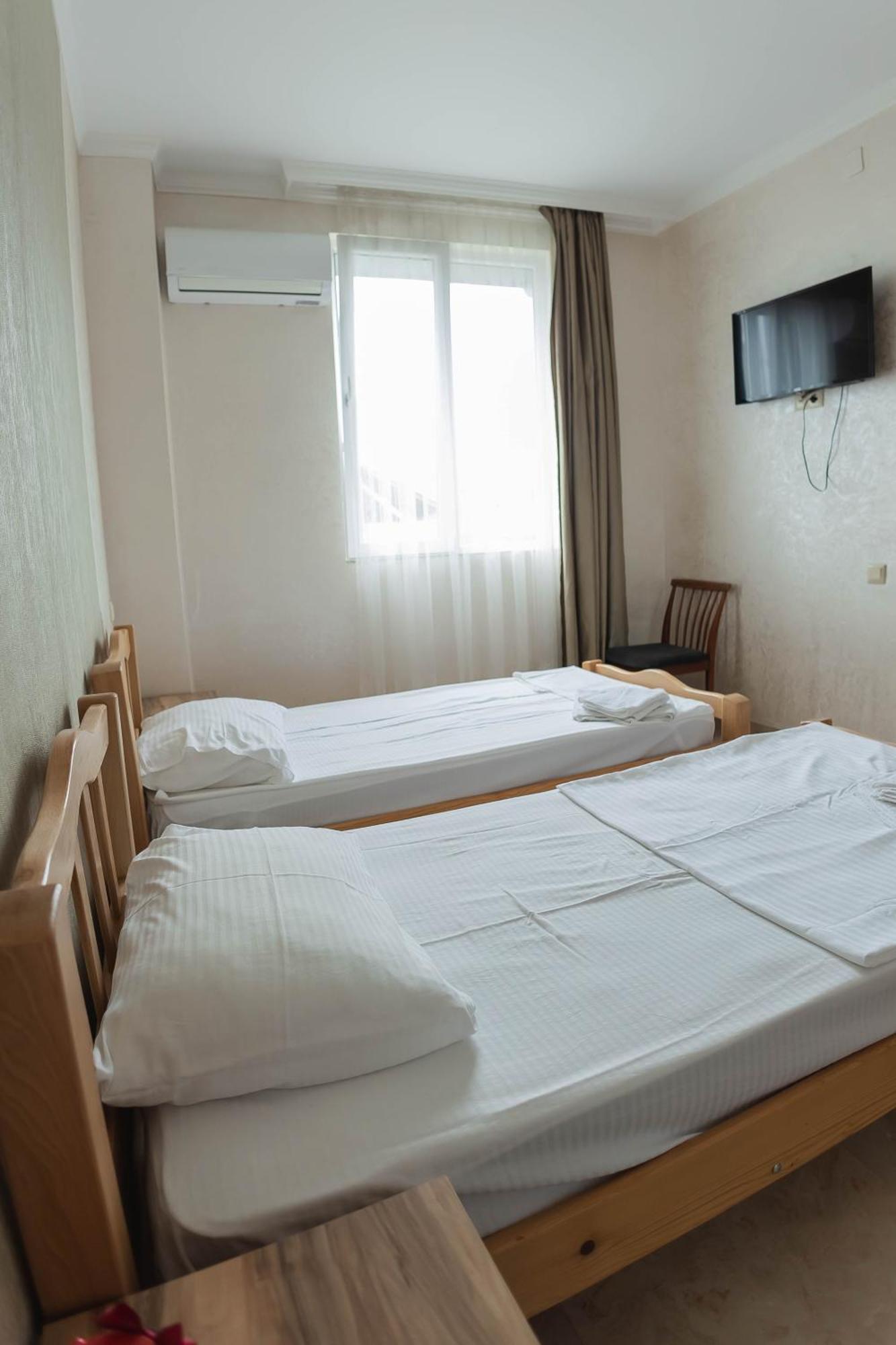 Guest House Ocean Force Батуми Екстериор снимка